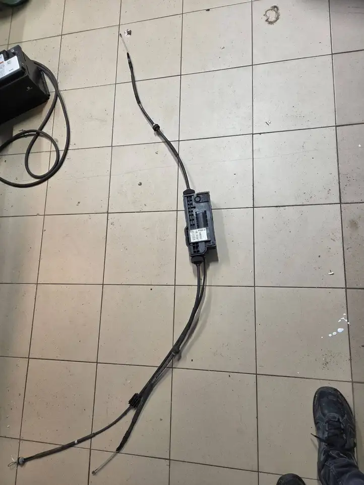 BMW X5 F15 (2013 - 2017)  6868514 Модуль управления ручным тормозом