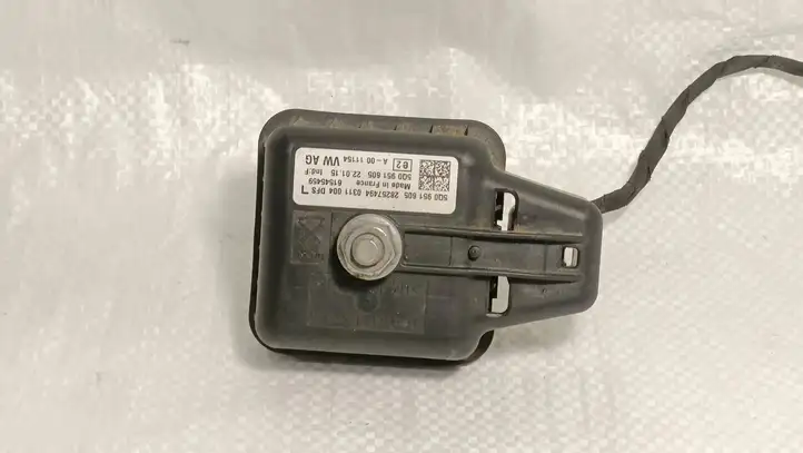 Skoda Octavia Mk3 (5E) (2013 - 2019)  5Q0951605 Сирена сигнализации