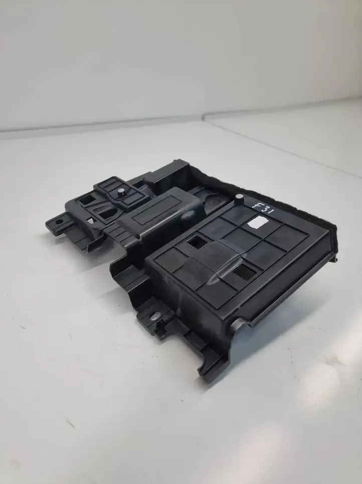 BMW 3 F30 F35 F31 (2012 - 2018) 7239176 Крышка ящика аккумулятора — фото 3