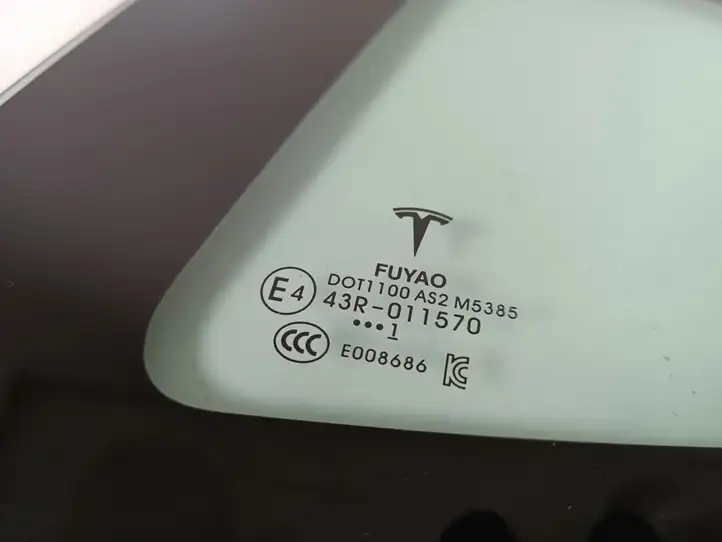 Tesla Model 3 (2017 - 2023) 1514978 Заднее боковое стекло — фото 3