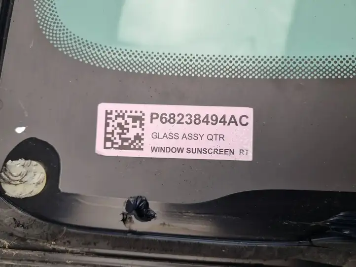 Chrysler Pacifica (2016 - ) P68238495AC Заднее боковое стекло — фото 4