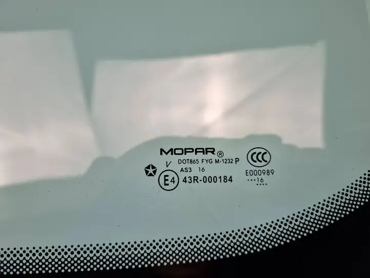 Chrysler Pacifica (2016 - ) P68238495AC Заднее боковое стекло — фото 5