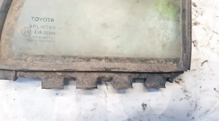 Toyota Corolla E120 E130 (2000 - 2004) Форточка двери — фото 3