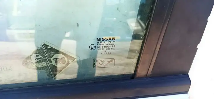 Nissan Almera N16 (2000 - 2010) Sidabrine Стекло передней двери — фото 2