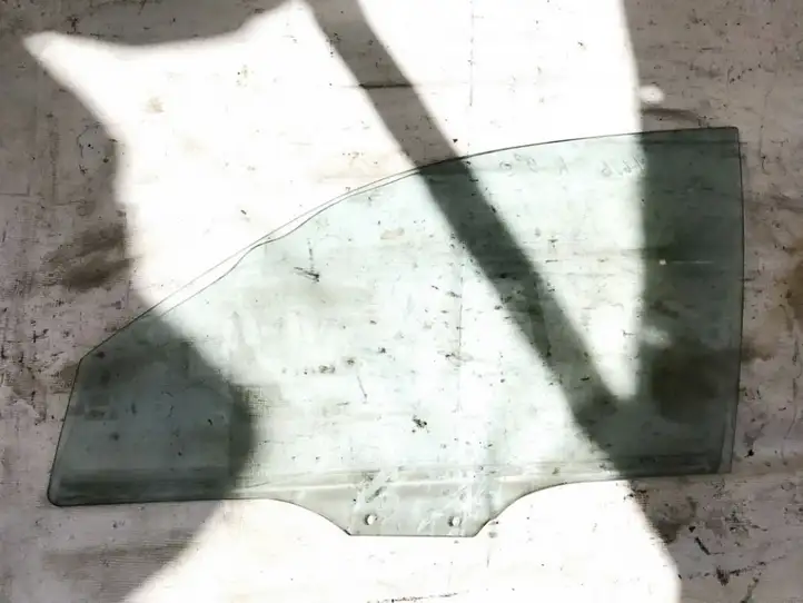 Mazda 626 (1999 - 2002)   Основное стекло передних дверей (четырехдверного автомобиля)