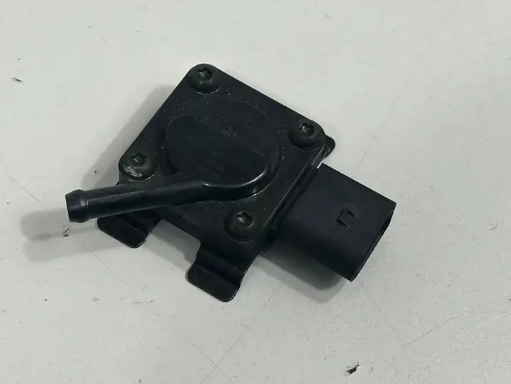 BMW 5 E60 E61 (2004 - 2010)  7789219 Датчик давления выхлопного газа