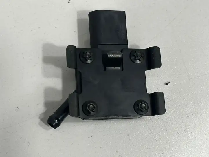 BMW 5 E60 E61 (2004 - 2010)  7789219 Датчик давления выхлопного газа