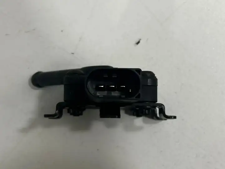 BMW 5 E60 E61 (2004 - 2010)  7789219 Датчик давления выхлопного газа