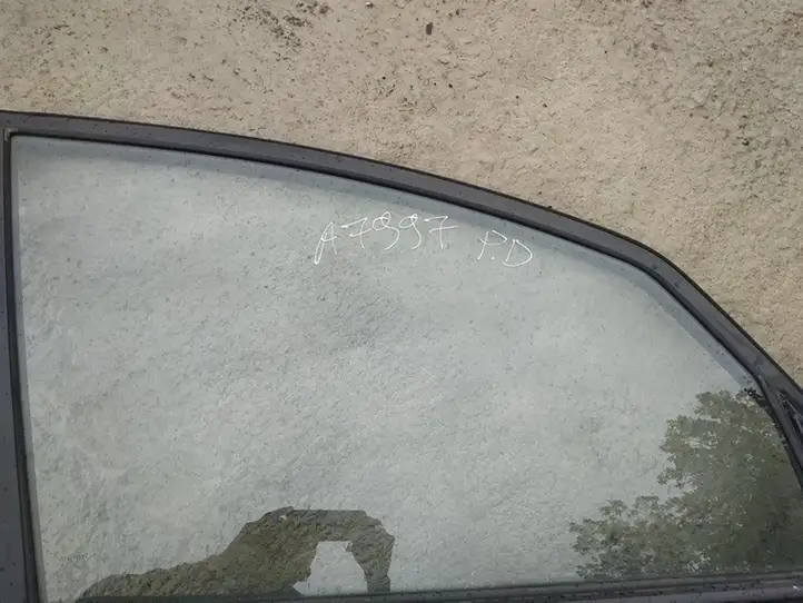 Toyota Corolla Verso E121 (2001 - 2004) Стекло передней двери — фото 1
