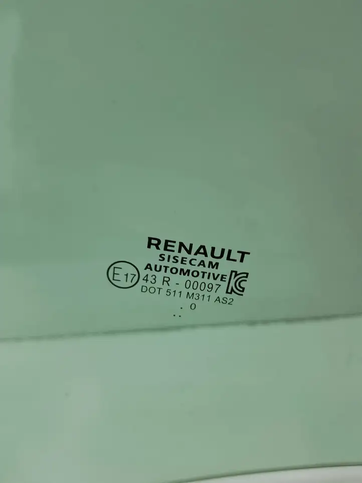 Renault Clio V (2019 - ) 823009796R Стекло задней двери — фото 2