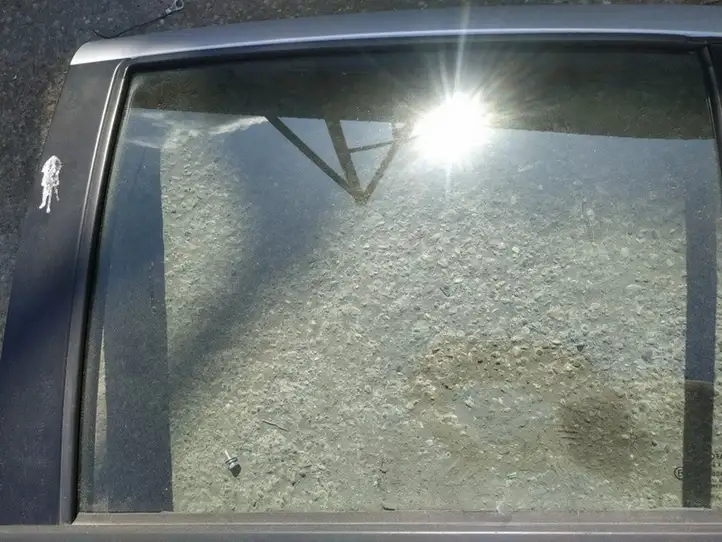 Toyota Yaris (2005 - 2009) Стекло задней двери — фото 2