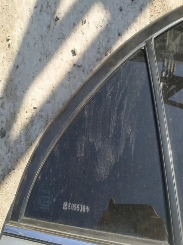 Toyota Avensis T250 (2006 - 2009) Форточка двери — фото 2