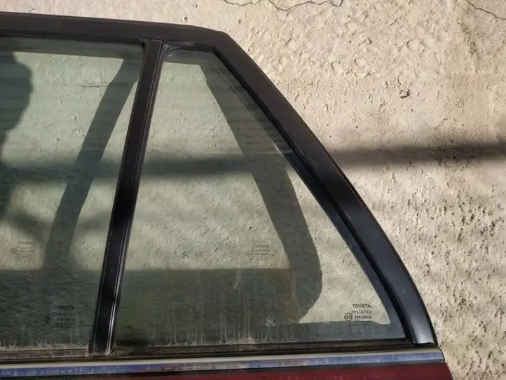 Toyota Avensis T250 (2003 - 2006) Форточка двери — фото 2