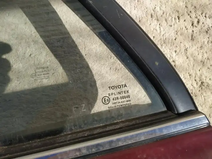 Toyota Avensis T250 (2003 - 2006) Форточка двери — фото 3