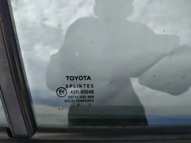 Toyota Avensis T250 (2003 - 2006) Стекло задней двери — фото 3