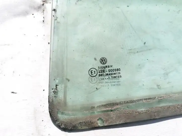 Volkswagen Bora (1998 - 2005) Форточка двери — фото 2
