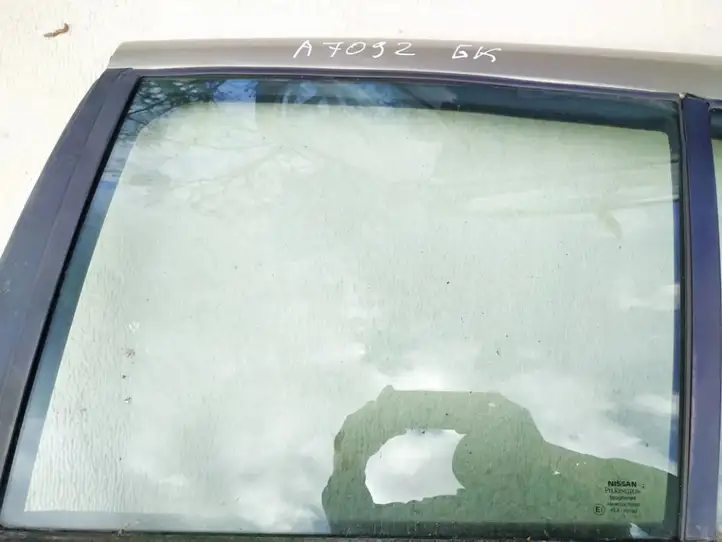 Nissan Almera N16 (2000 - 2010) Стекло задней двери — фото 1