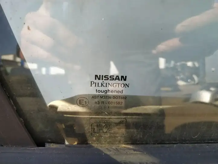 Nissan Almera N16 (2000 - 2010) Стекло передней двери — фото 2
