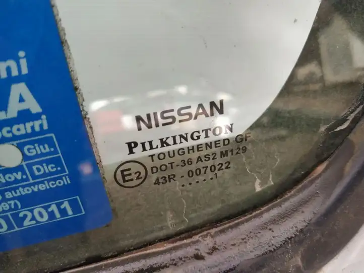 Nissan Almera N16 (2000 - 2010) Форточка двери — фото 2