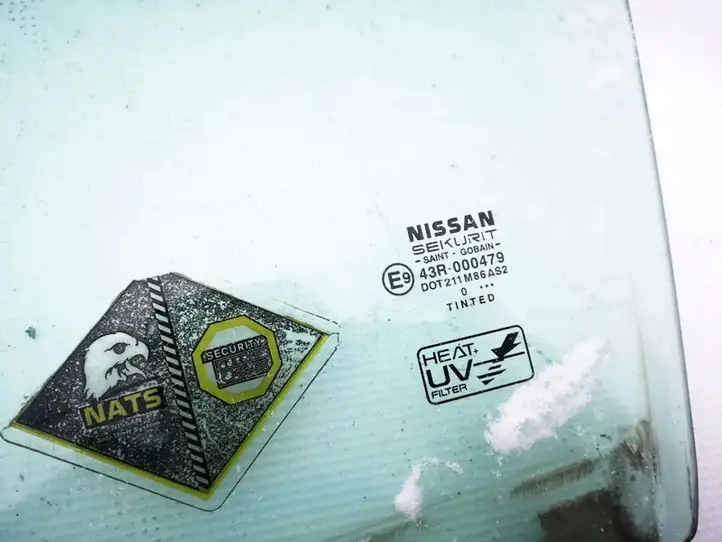 Nissan  (2000 - 2006)   Основное стекло передних дверей (четырехдверного автомобиля)