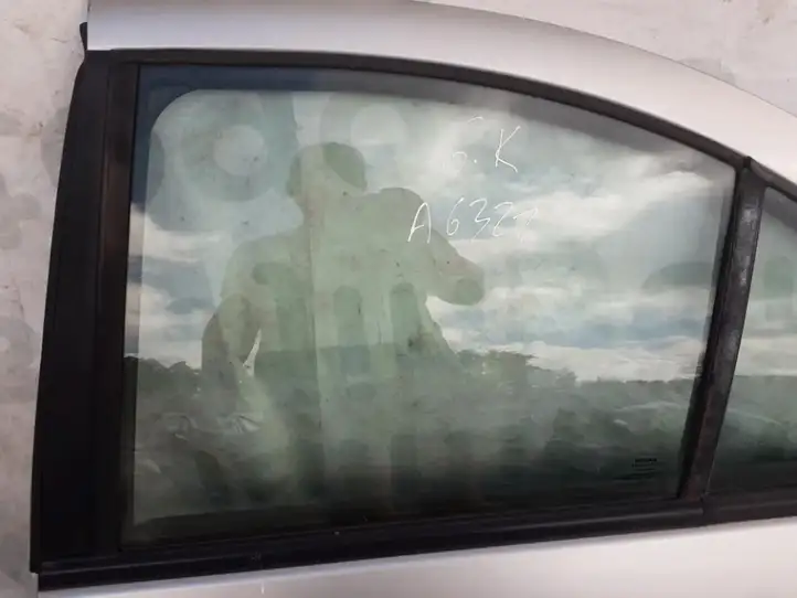 Nissan Almera N16 (2000 - 2010) Стекло задней двери — фото 1