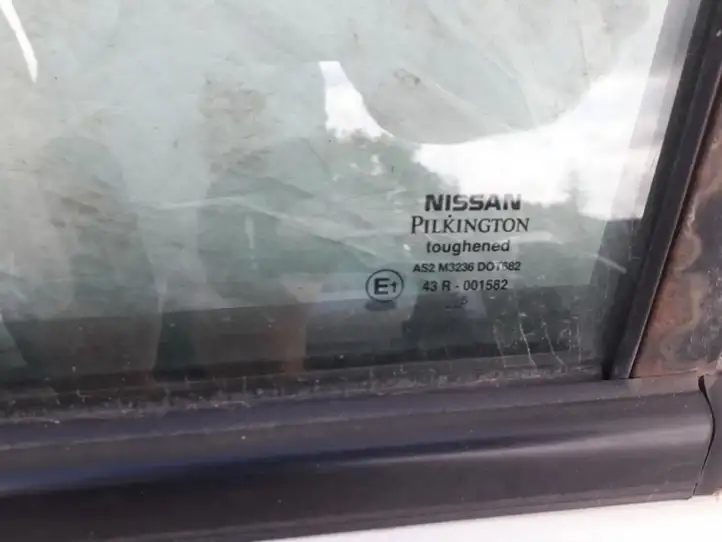 Nissan Almera N16 (2000 - 2010) Стекло задней двери — фото 2