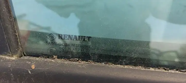 Renault Clio III (2005 - 2012) Sidabrine Стекло задней двери — фото 2