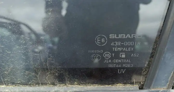 Subaru Outback (2009 - 2014) Raudona Стекло задней двери — фото 2