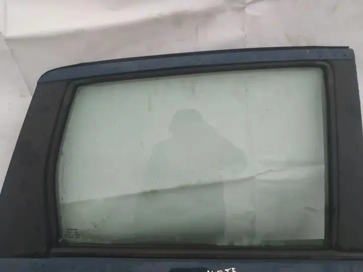 Nissan Note (E11) (2006 - 2014) Стекло задней двери — фото 1