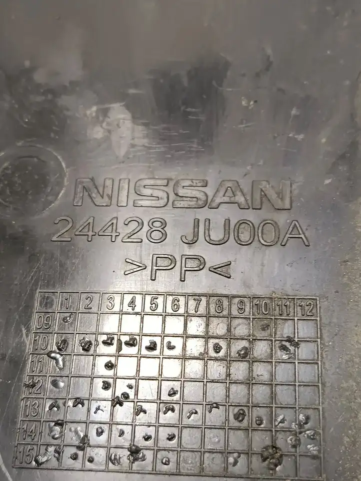 Nissan Juke I F15 (2010 - 2018) 24428JU00A Площадка аккумулятора — фото 2