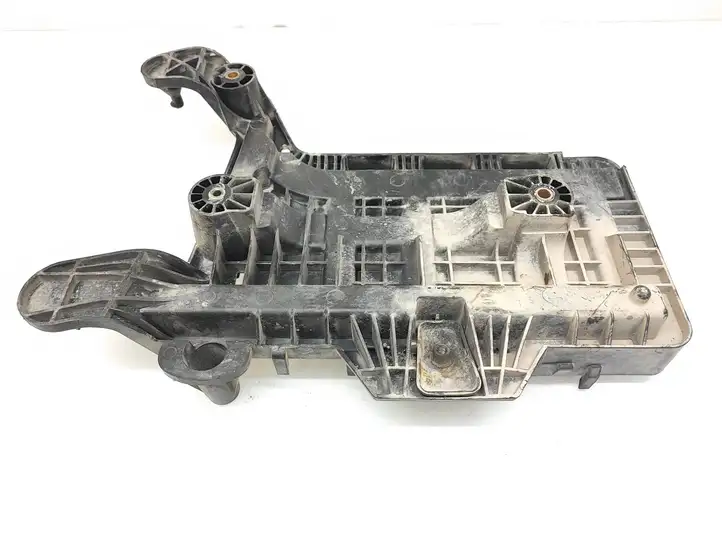 Volkswagen Caddy (2004 - 2010) 1K0915333B Площадка аккумулятора — фото 4