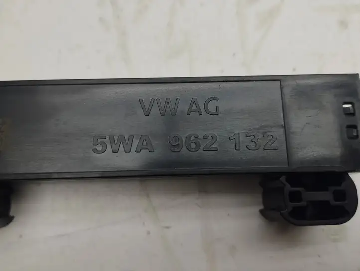 Audi A3/S3 8Y (2020 - ) 5WA962132 Антенна системы Keyless — фото 4