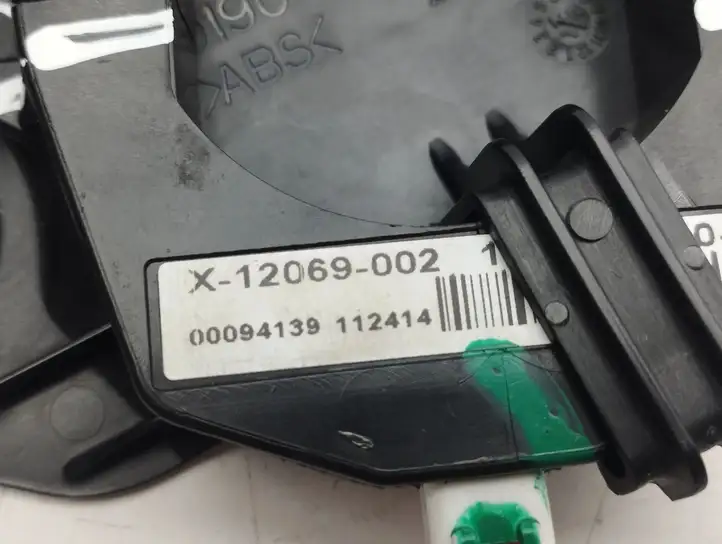 Tesla Model S (2012 - 2016) X12069002 Антенна системы Keyless — фото 7