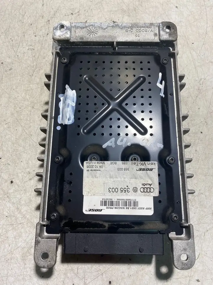 Audi A4 S4 B5 8D (1999 - 2001) 261016001 Усилитель звука — фото 1
