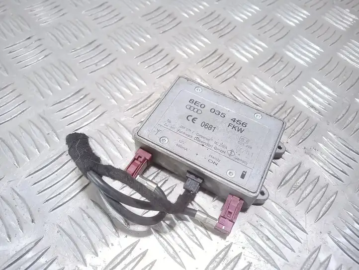 Audi A4 S4 B6 8E 8H (2000 - 2006) 8E0035456 Усилитель антенны — фото 1