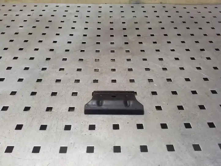 Hyundai ix35 (2009 - 2013)   Держатель аккумулятора