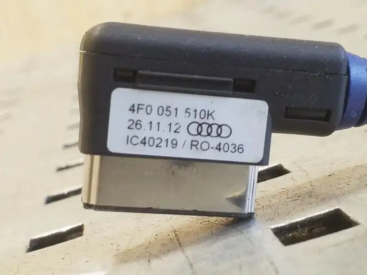 Audi TT (2006 - 2010)  4F0051510K Разъем iPod