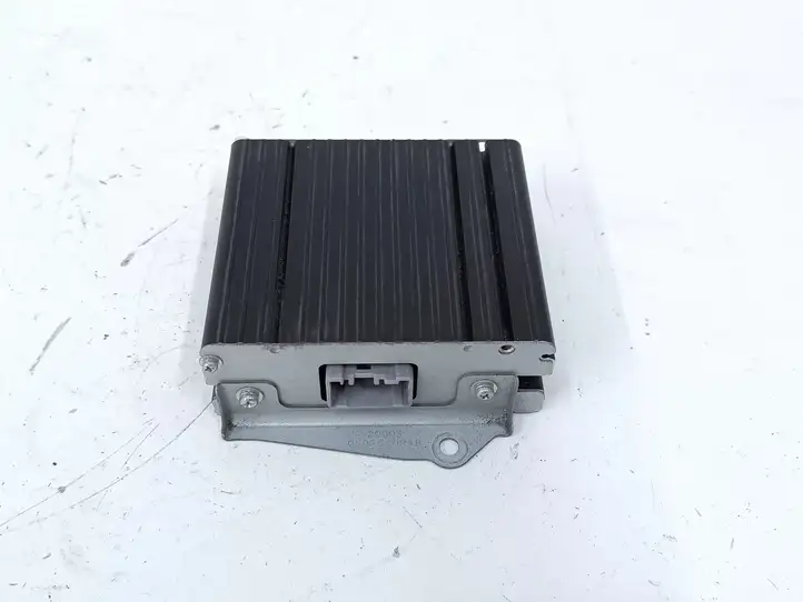 Chrysler Town & Country V (2010 - 2016) 05026408AB Усилитель звука — фото 1