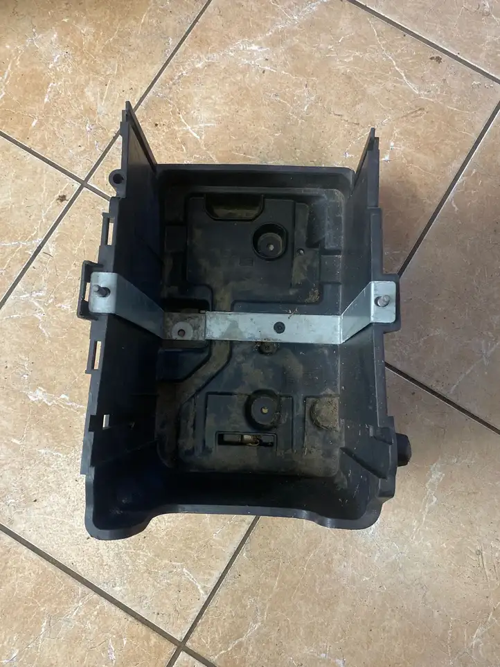 Ford Fiesta (2006 - 2008) 1713ZB780489002 Ящик аккумулятора — фото 3