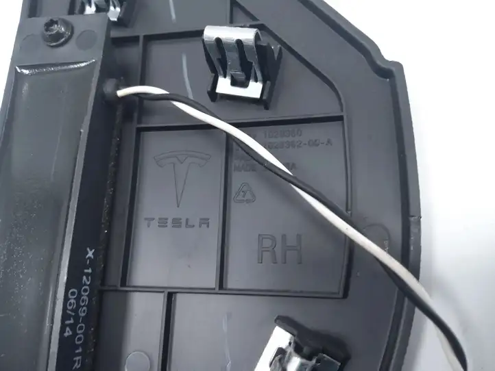 Tesla Model S (2012 - 2016) Z12069001R1 Антенна бесключевого доступа — фото 2