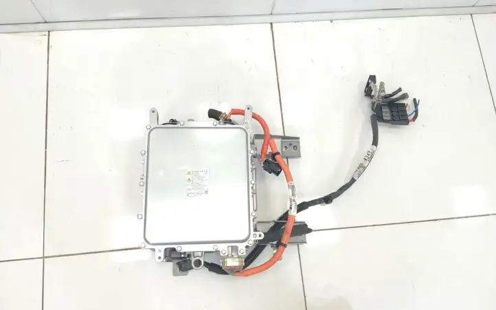 Mitsubishi Outlander (2012 - 2014) W005T70271 Зарядное устройство — фото 1