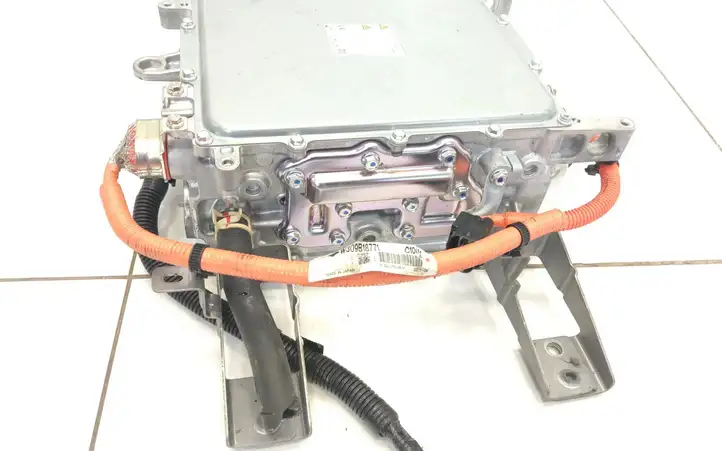 Mitsubishi Outlander (2012 - 2014) W005T70271 Зарядное устройство — фото 4