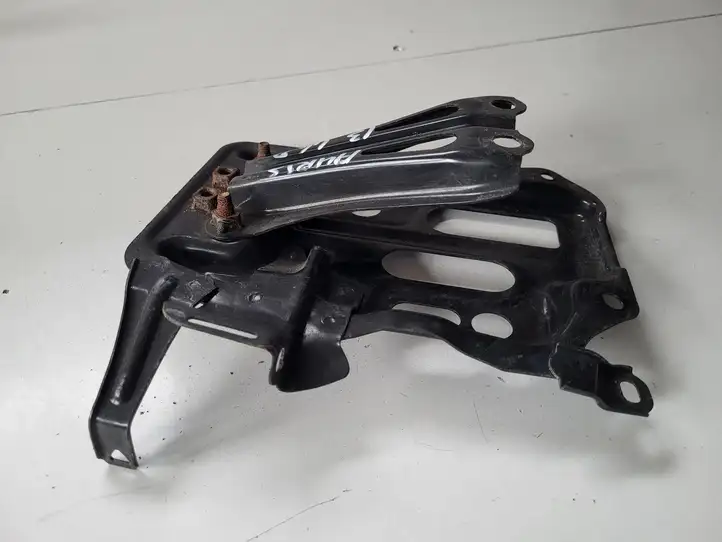 Toyota Auris E180 (2012 - 2018) Площадка аккумулятора — фото 4