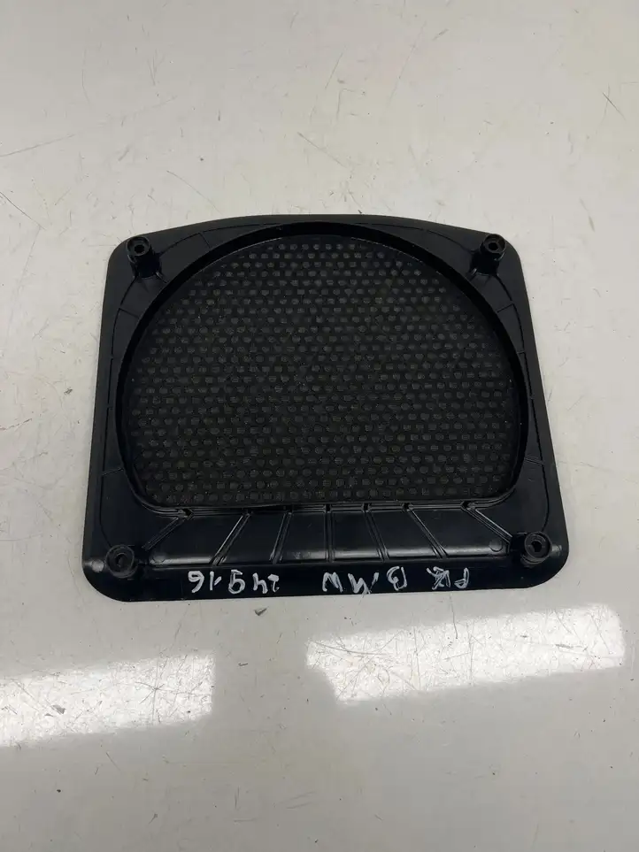 BMW 1 F20 F21 (2011 - 2019) 922367004 Решетка сабвуфера — фото 3