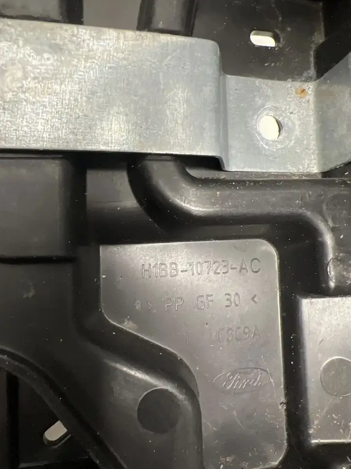 Ford Fiesta (2017 - ) H1BB10723AC Ящик аккумулятора — фото 3