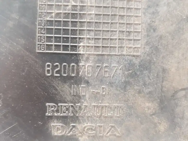 Dacia Sandero (2008 - 2012) 8200707671 Площадка аккумулятора — фото 3