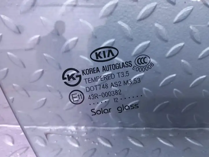 Kia Optima (2010 - 2013) 834212T010 Стекло задней двери — фото 2