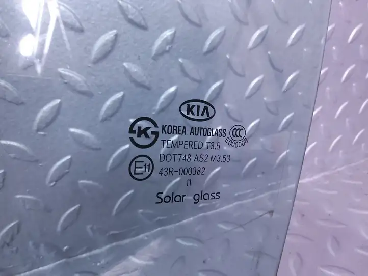 Kia Optima (2010 - 2013) 834112T010 Стекло задней двери — фото 3
