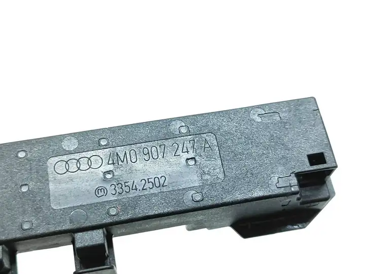 Audi A4 S4 B9 8W (2019 - ) 4M0907247A Антенна бесключевого доступа — фото 3