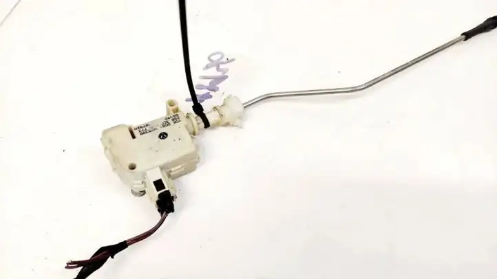 Volkswagen PASSAT B6 (2005 - 2010) 3C0810773 Мотор центрального замка — фото 1